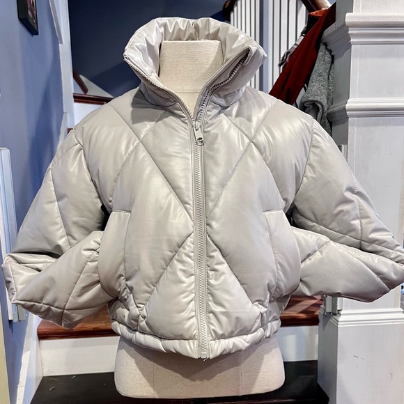 NWT | GARAGE | Women’s Puffer Coat | Size: SP | NEW! | Retails for $90! - Picture 11 of 16